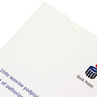 Koperta kartonowa z nadrukiem logo i opisem na jasnym kartonie