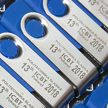 pendrive, grawer dwuwierszowy z bliska
