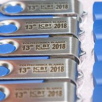 pendrive'y z grawerem w blistrze