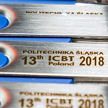 makro graweru na pałąku pendrive'a