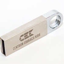 pendrive metalowy, grawer, widok od złącza